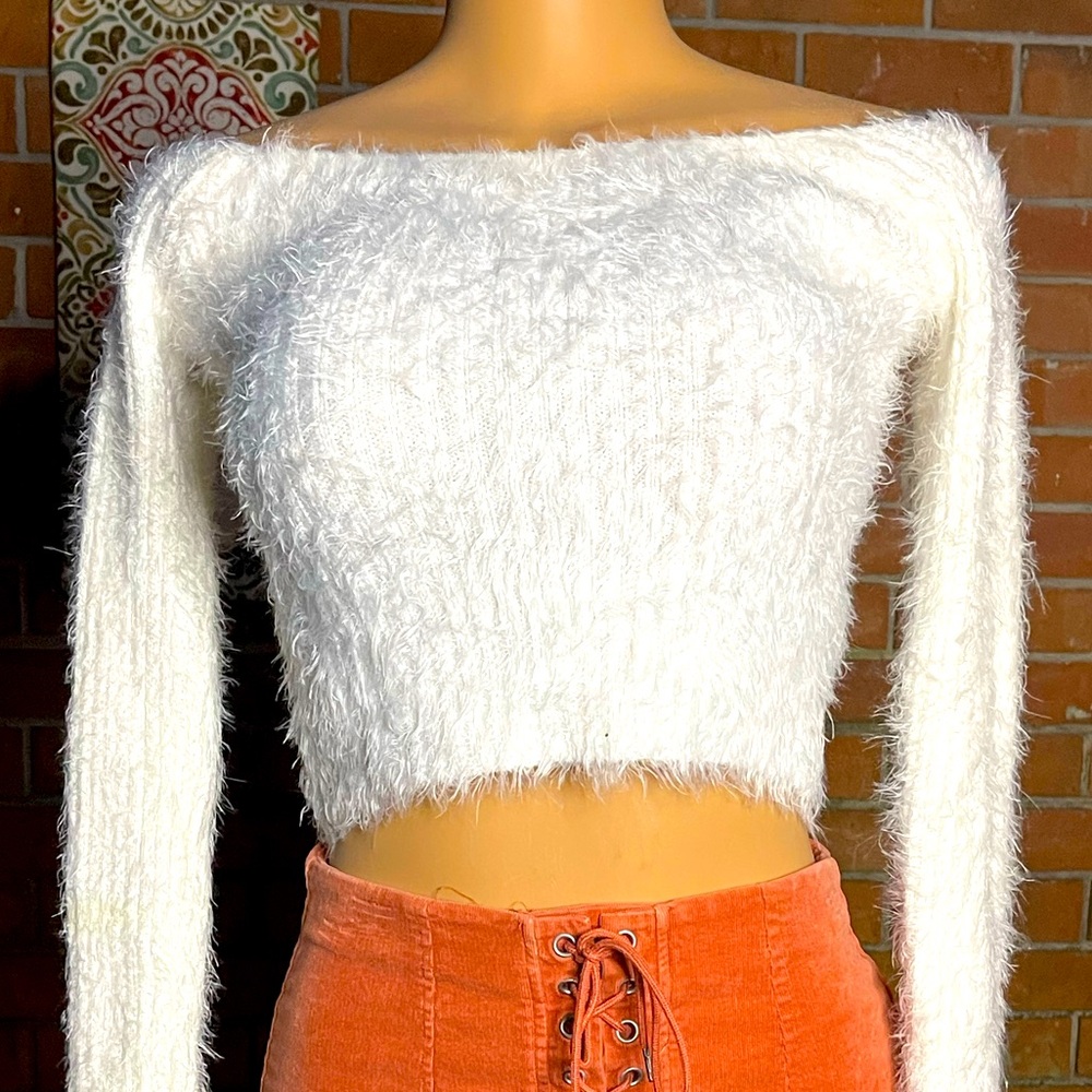 LONG SLEEVE OFF-SHOULDER FUZZY TOP